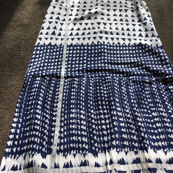 Dress - Picture 2 of 6